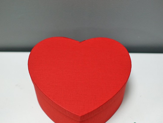 Коробка-сердце с красными розами и Ferrero Rocher №2 Фото